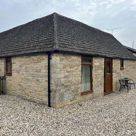 Tupenny Cottage, Old Mill Farm, Cotswold Water Park Cirencester Dış mekan fotoğraf